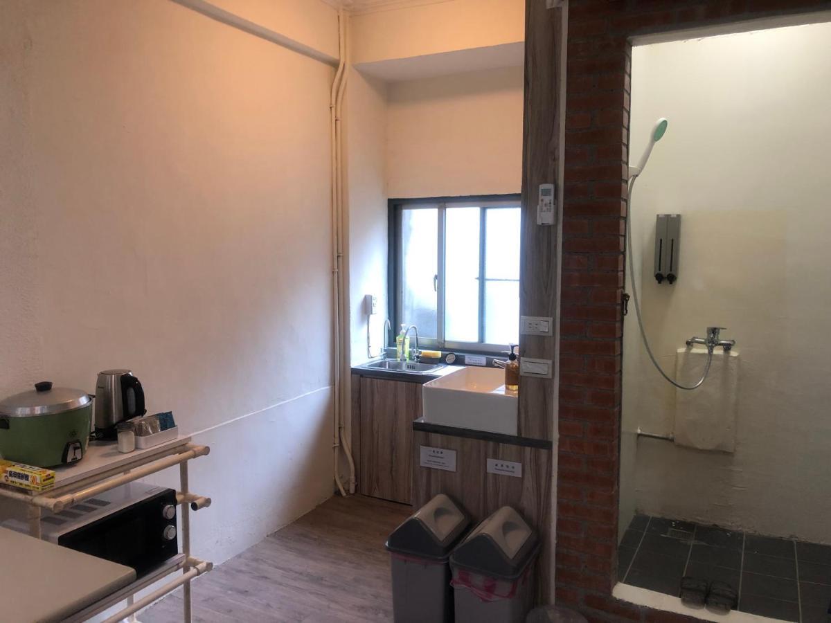Simple Walk Guest House 小公寓 Tainan Eksteriør billede